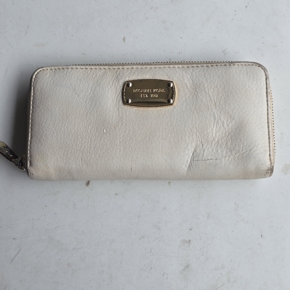Michael Kors Wallet Womens White Gold Zip Around Logo Good Condition Flaw - Picture 9 of 13